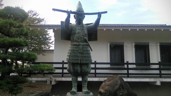 新田義貞公の像（新田荘歴史資料館）