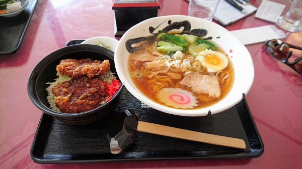 醤油ラーメン+ミニソースかつ丼（玉村ゴルフ場）